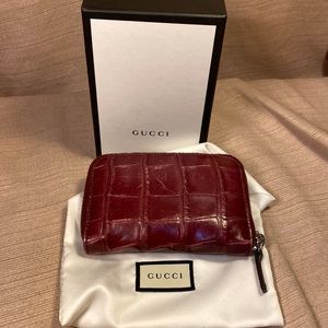 NWT Gucci Crocodile Zip Around Card Case wallet
